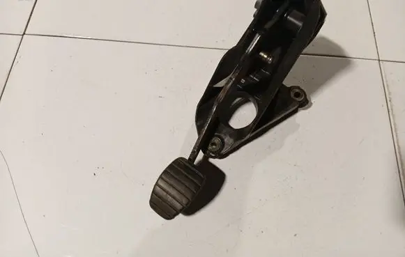 Renault Laguna II Clutch pedal 8200002856