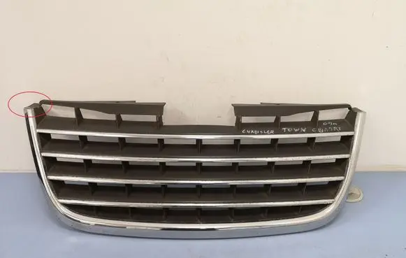 Chrysler Town & Country V Front grill 05113127AA 05113228AA