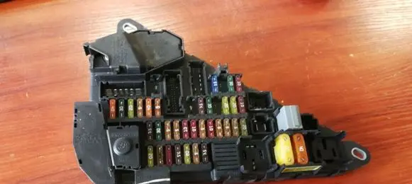 BMW 6 E63 E64 Fuse module 6906601