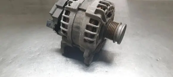 Volkswagen Golf VII Generator/alternator 04E903023J