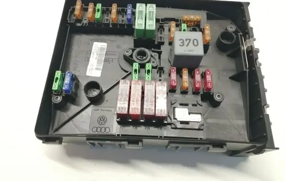 Skoda Octavia Mk2 (1Z) Fuse module 1K0937125A 017183071