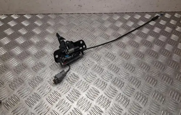 Engine bonnet/hood lock/catch