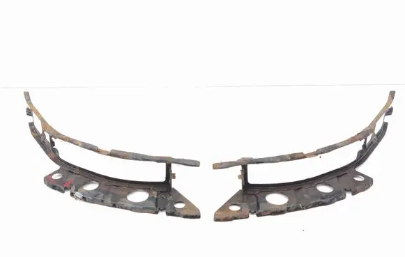 Mitsubishi 3000 GT Fog light bracket 