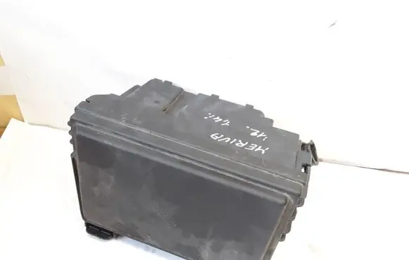 Opel Meriva B Fuse box cover 13246936