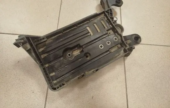 Skoda Octavia Mk3 (5E) Battery tray 5Q0915321H 5Q0915331J