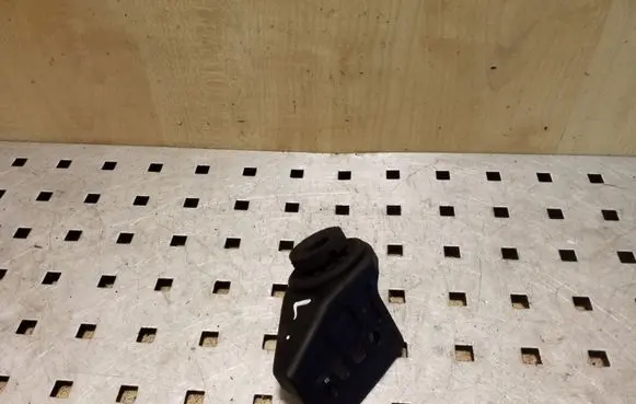 KIA Sportage Radiator mount bracket