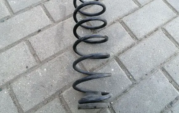 Volkswagen Polo IV 9N3 Rear coil spring