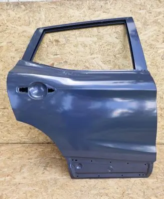 Nissan Qashqai Rear door