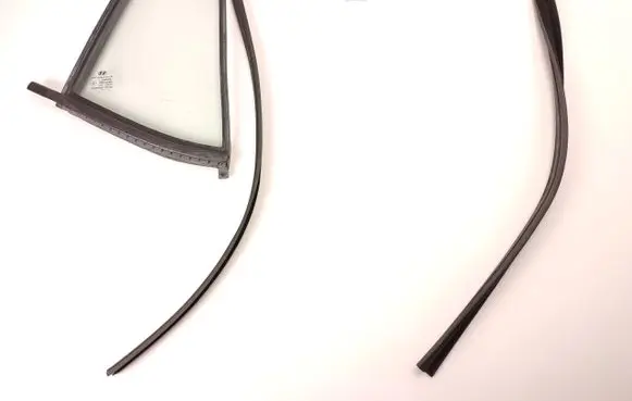 Hyundai i10 Rear door window glass 43R000135