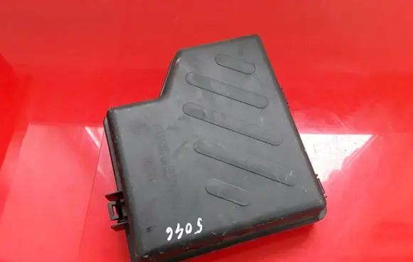 Hyundai Santa Fe Fuse box cover NOCODE