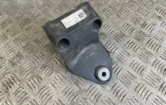 Mercedes-Benz E W213 Engine mounting bracket A6542232200