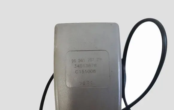Citroen C5 Middle seatbelt buckle (rear) 96561757