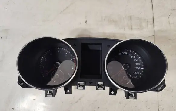 Volkswagen Golf VI Speedometer (instrument cluster) 5K0920860F