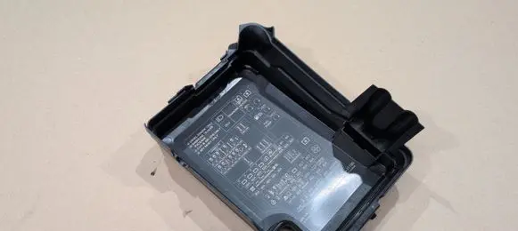 KIA Ceed Fuse box cover 91950A2730