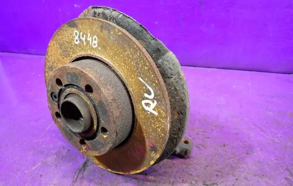 Volkswagen Transporter - Caravelle T4 Front wheel hub spindle knuckle