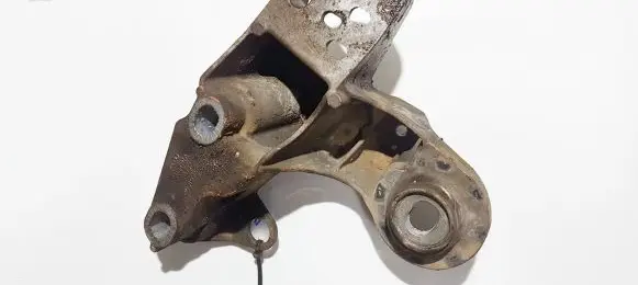 Engine mounting bracket