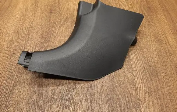 Foot area side trim