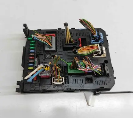 Peugeot 308 Central body control module 9678477280