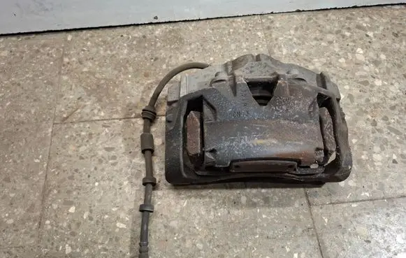 Volvo XC70 Front brake caliper 946