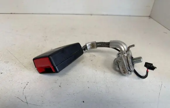 BMW 5 F10 F11 Rear seatbelt buckle 7243273 34074554H B250314X