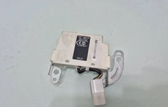Toyota Prius (XW20) Door central lock control unit/module 8999247010