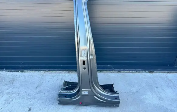 KIA Sorento Pillar (middle) 
