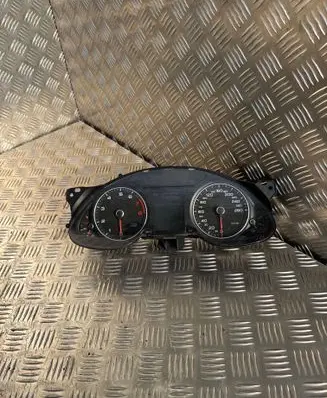 Speedometer (instrument cluster)