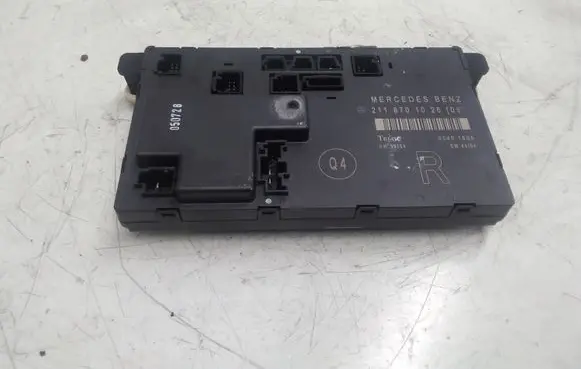 Mercedes-Benz E W211 Door control unit/module 2118701026