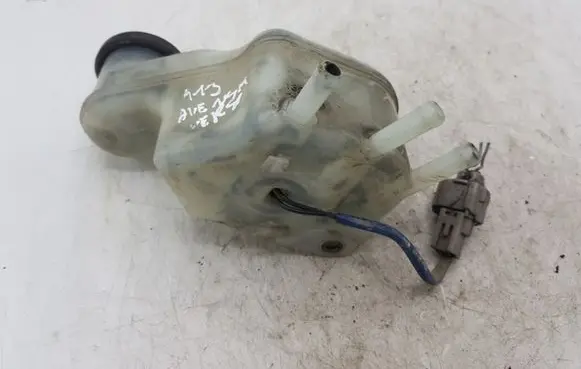 Toyota Avensis Verso Brake fluid reservoir NOCODE