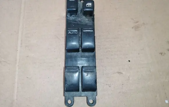 Nissan X-Trail T30 Electric window control switch