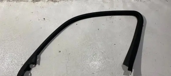 Mercedes-Benz GLK (X204) Door glass trim A2047250256