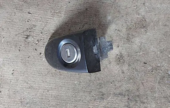 Ford S-MAX Front door lock (next to the handle) 