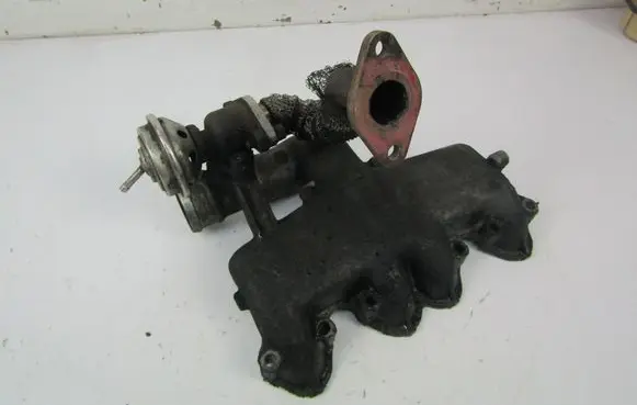 Volkswagen PASSAT B5 Intake manifold 028129713K