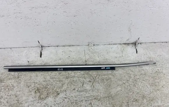 Audi A5 8T 8F Front door glass trim molding 8T0853284D