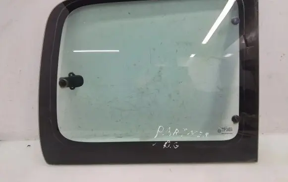 Peugeot Partner Rear side window 43R000016