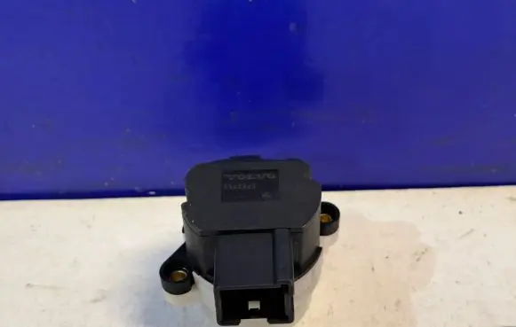 Volvo V70 Ignition lock 8645228
