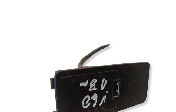 Volvo V60 USB socket connector 31417508