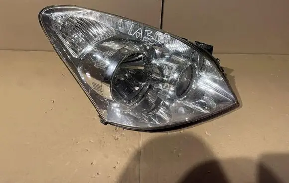Toyota Corolla Verso E121 Headlight/headlamp
