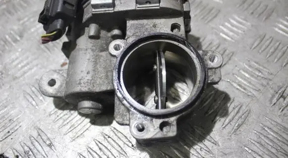Skoda Rapid (NH) Throttle valve 04B128063