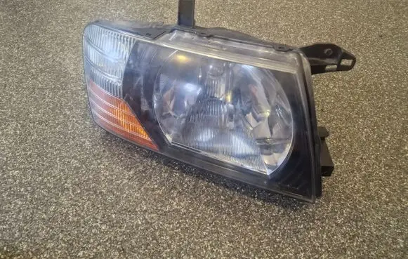 Mitsubishi Pajero Headlight/headlamp