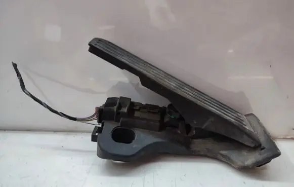 Volkswagen PASSAT CC Accelerator throttle pedal 1K1723503AA