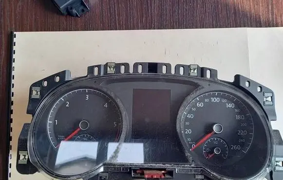 Speedometer (instrument cluster)