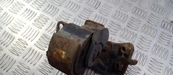 Toyota Corolla E100 Engine mount bracket