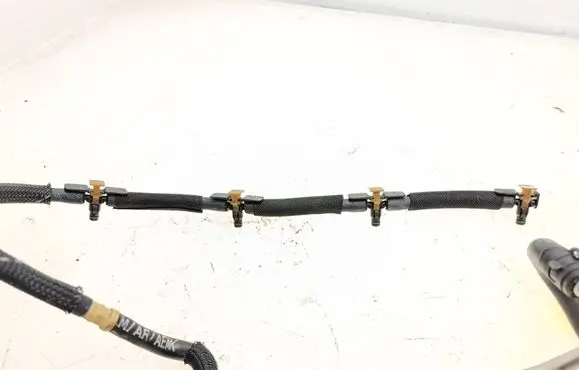 Volkswagen Eos Fuel line pipe 03L201360AC L24309FB