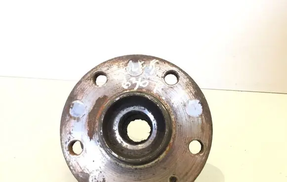 Volkswagen Golf V Front wheel bearing hub 