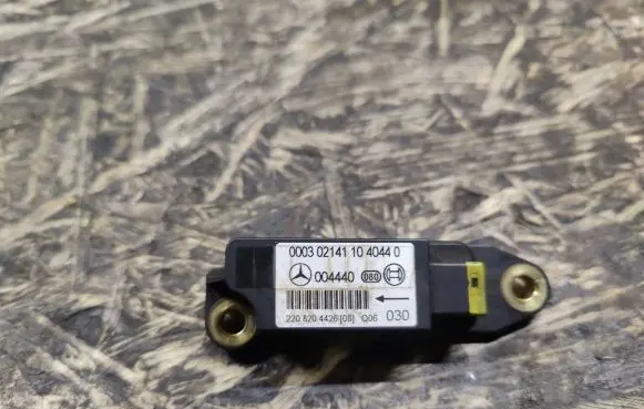 Mercedes-Benz SL AMG R230 Airbag deployment crash/impact sensor 2208204426