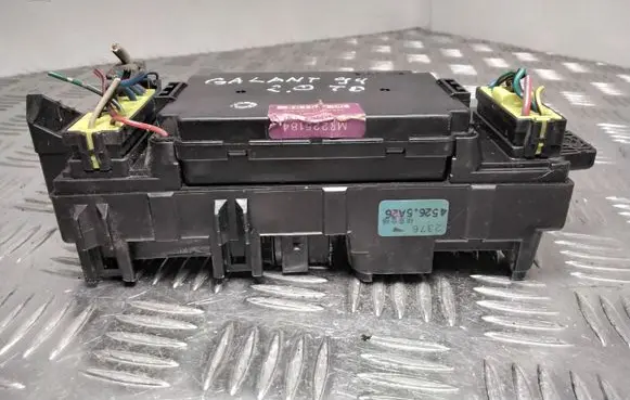 Mitsubishi Galant Fuse module MR225184 2376 45265A26