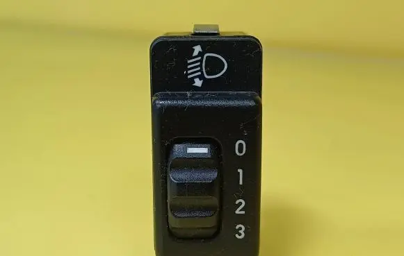 Opel Corsa B Headlight level height control switch 90270514