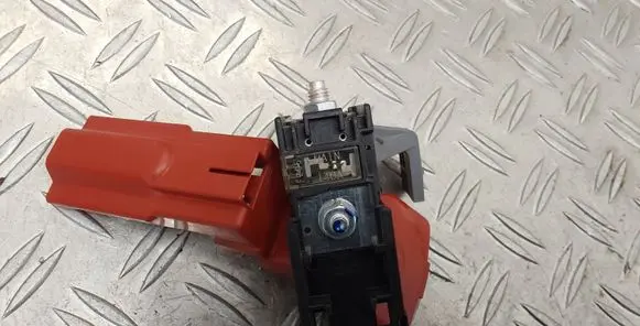 Toyota Prius+ (ZVW40) Positive cable (battery)