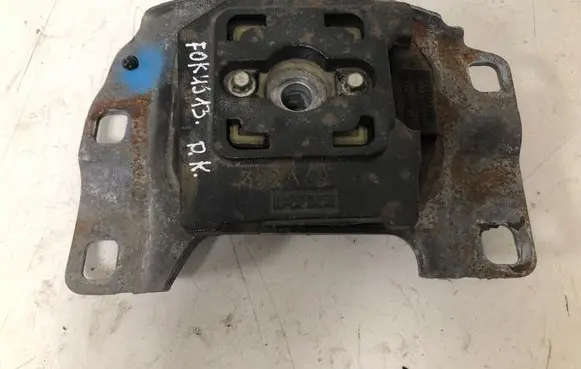 Ford Focus Engine mount bracket V617M121